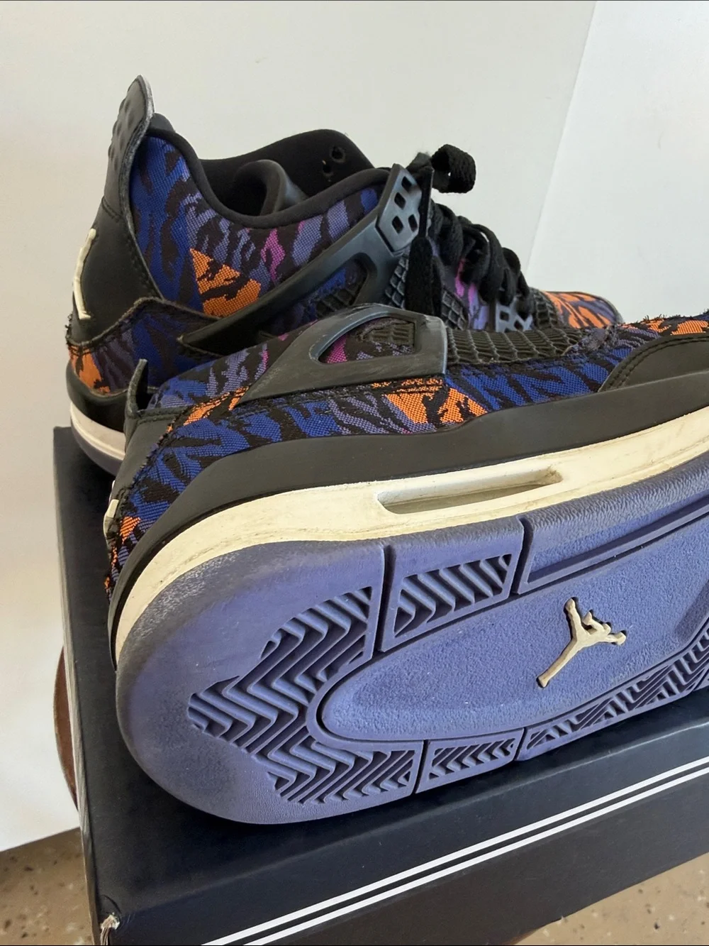 Air Jordan 4 Retro SE GS “Tiger Stripes” Rush Violet / Racer Blue Size 6 Y.